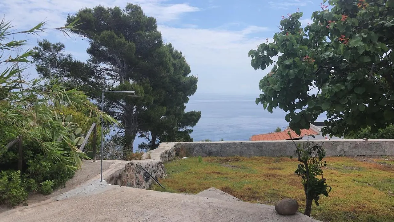 Casa de hóspedes Sotto La Torre E Sopra Il Porticciolo Hotel Isola di Ustica Itália